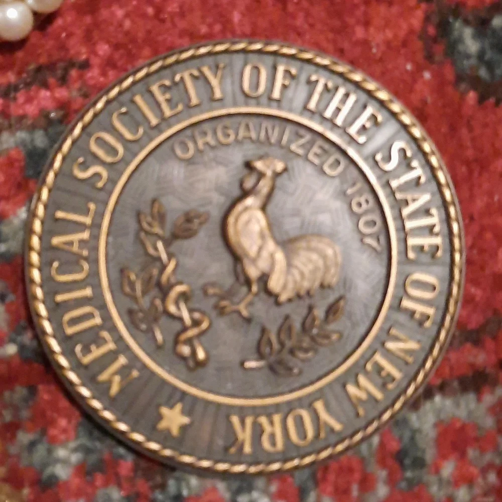 Vintage paperweight bronze. Felted back. Medical society NY - Picture 2 of 5